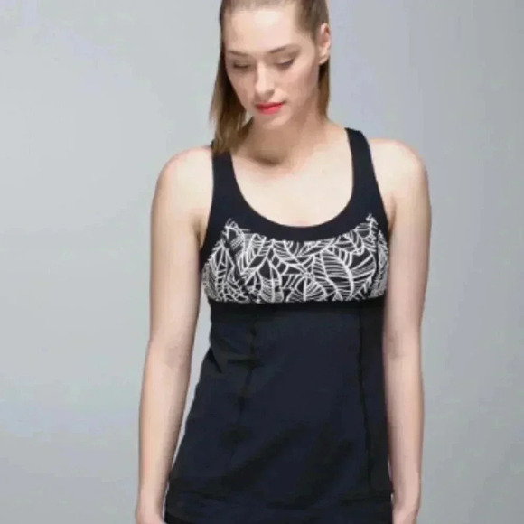 Lululemon Run: Ta Ta Topper  Tank - Picture 1 of 5